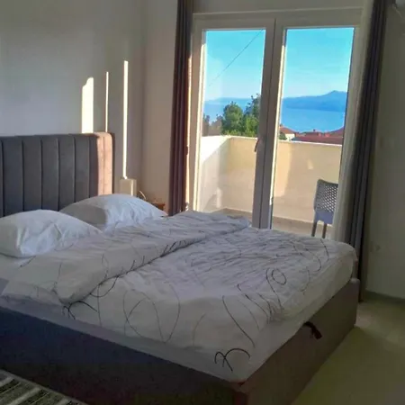 Tanya With Jacuzzi Appartamento