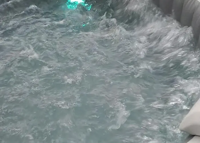 Tanya With Jacuzzi Apartman