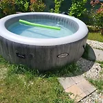Tanya With Jacuzzi Апартаменты *