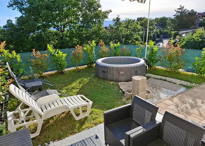 Tanya With Jacuzzi Appartement