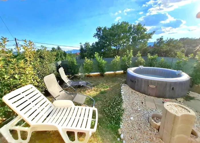 Tanya With Jacuzzi *